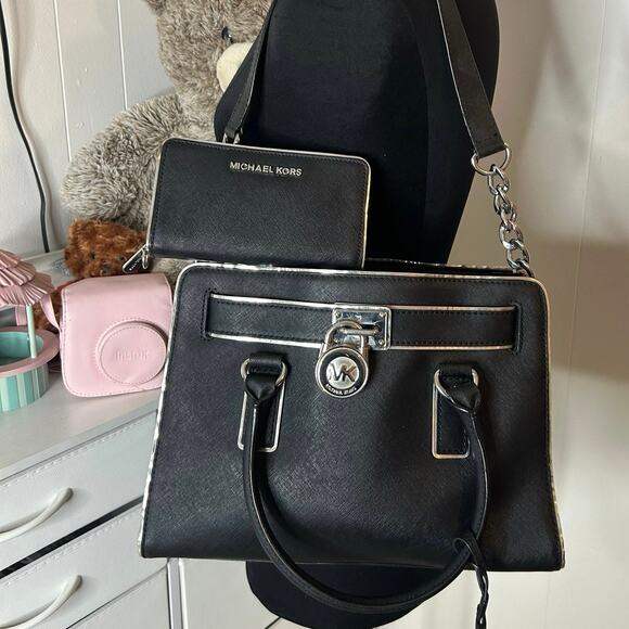 ⁀➷ Michael Kors Black Handbag & Wallet Set - Picture 1 of 15